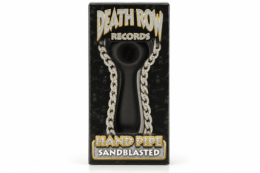 Vue de face du packaging Death Row Records Hand Pipe Sandblasted avec pipe noire en verre sablé, présenté sur fond blanc