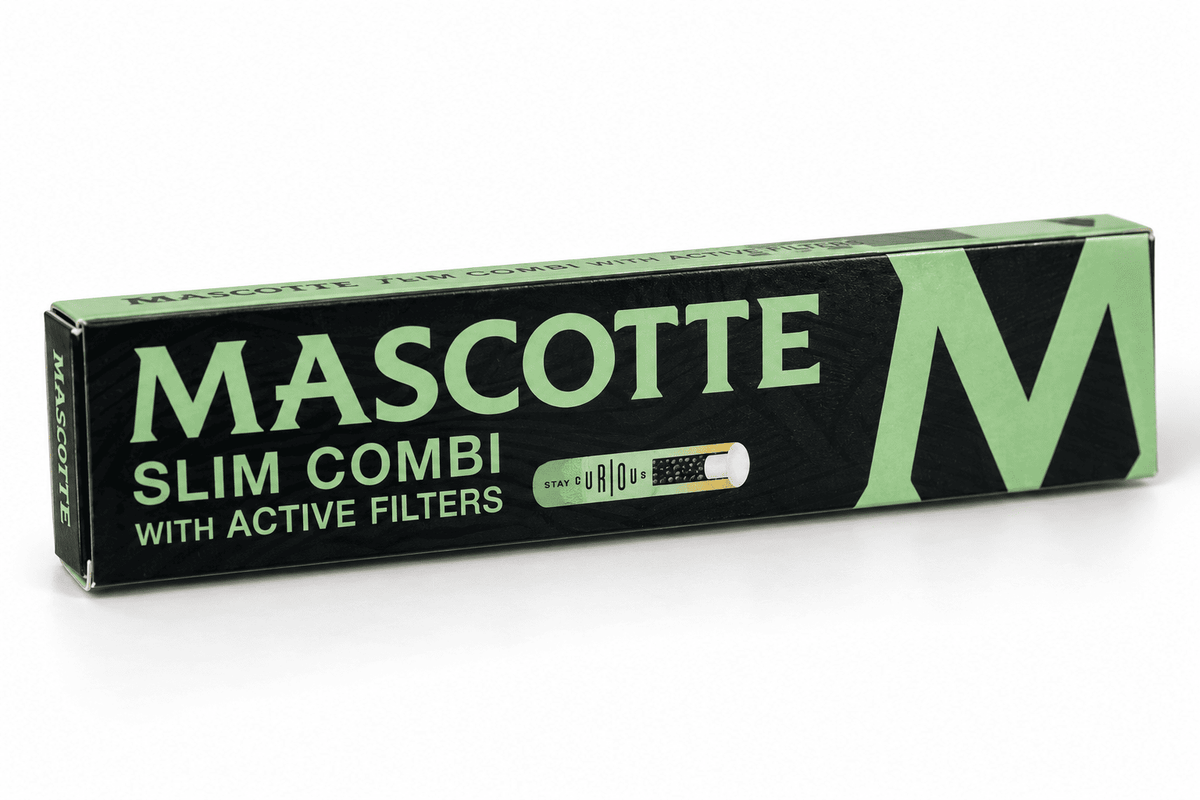 Vue ouverte du Mascotte Slim Combi réunissant feuilles à rouler Slim et filtres actifs dans un carnet compact tout-en-un.